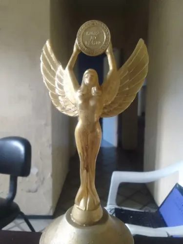Troféu Honra ao Mérito - Escultura Dourada