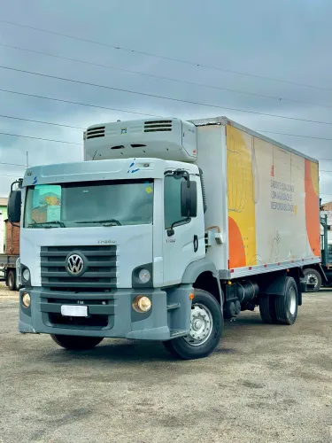 Volkswagen 17.250 4x2 2011 Baú de 6.50M Refrigerado