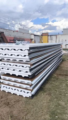 Telhas ideais para galpões, casas e comércios. Alta resistência e isolamento garantido.
