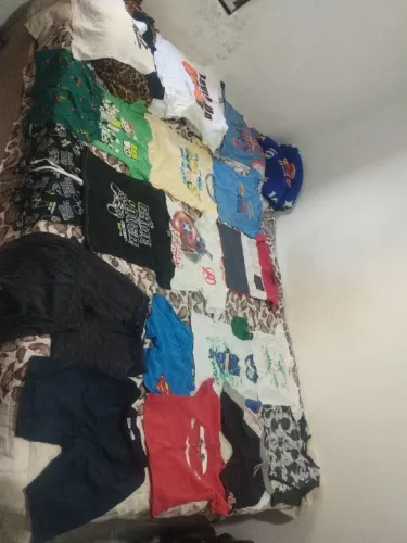 Vendo lote de 8 anos roupas bem novas