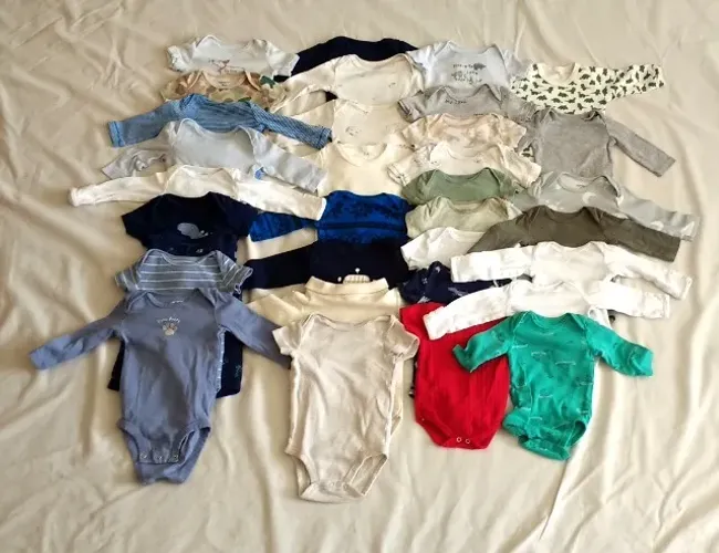 Roupas tipo body para bebês recém nascidos. Usadas mas em ótimos estado. Semi novas.