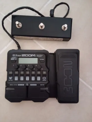 Pedaleira Zoom G1X Four + Pedal foot
