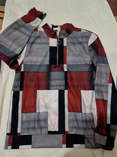 Blusa manga longa com estampa geométrica
