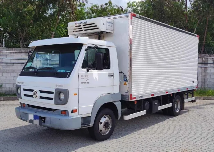 Vw delivery 8150 bau refrigerado 2011