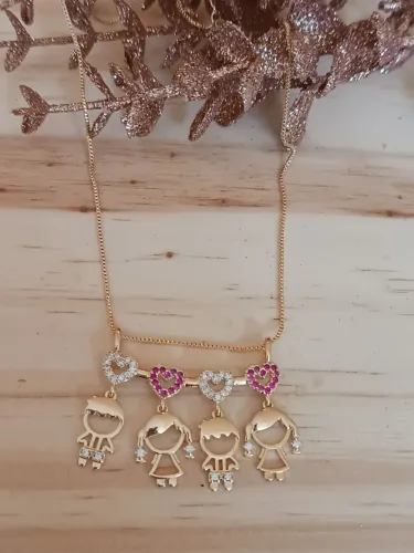 Colar Família Personalizado com Corações e Pingentes