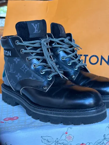 LOUIS VUITTON OBERKAMPF ANKLE BOOT (1A8ZG1)