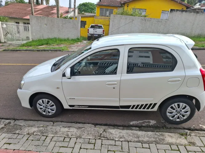 Toyota Etios X 1.3 Flex 16V 5P Mec. 2015