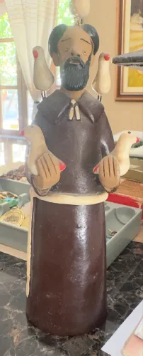 Escultura antiga de São Francisco de Assis