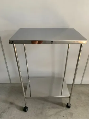 Mesa Média 60x40cm - Rodízios Silenciosos