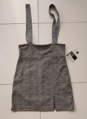 Saia com suspensório/salopete xadrez da Forever 21, nova com etiqueta