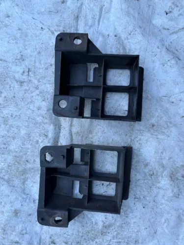 guia parachoque diant mb sprinter 415/515 original (par)