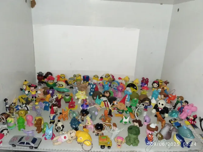 Coleção de Miniaturas de Personagens Diversos
