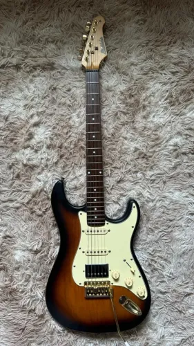 Guitarra Studebaker Skyhawk