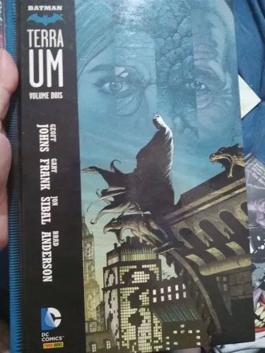 Vendo HQs encadernadas em ótimas condições