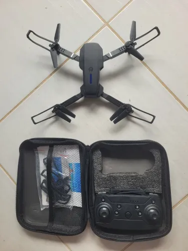 Drone funciona no app celular no controle nao pega