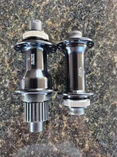 Cubos Shimano TC500 Bosst Microspline 28 Furos