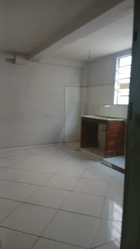 Aluga-se quitinete em Olaria 