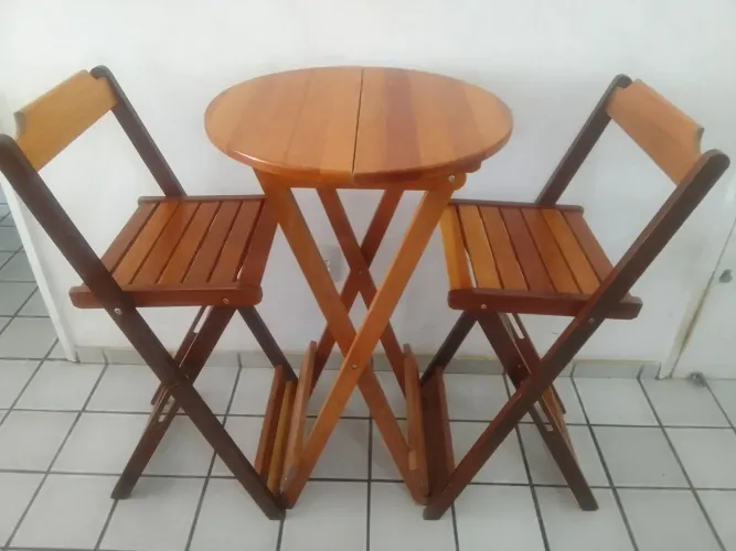 Mesa 2 Cadeiras Bistrô Dobrável de Madeira.