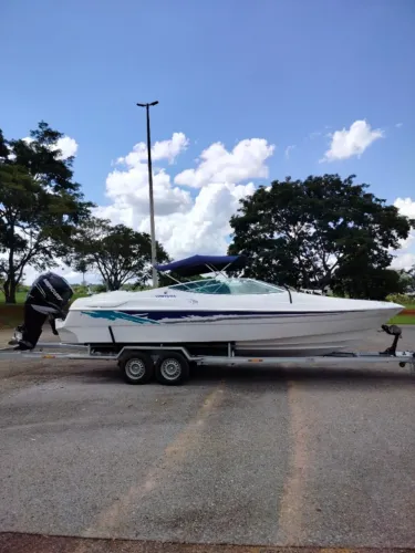 OPORTUNIDADE LANCHA VENTURA  23 Pés  motor 225HP unico dono