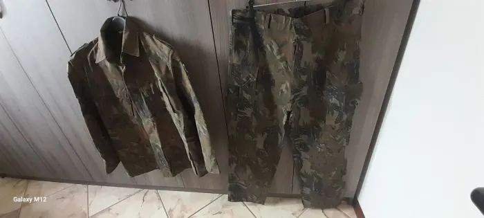 CONJUNTO TÁTICO PARA PRÁTICA DE ESPORTES- CALÇA TAM. 4 E CAMISA TAM 3