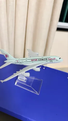 Miniatura de avião Qatar Airways 1/500
