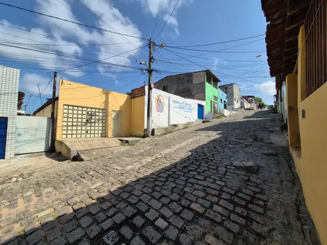 IOportunidade Imperdível: Casa Ampla e Quitada nas Quintas!