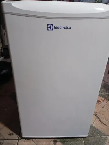 FRIGOBAR ELETROLUX 120 LITROS (sou de São Mateus zl)