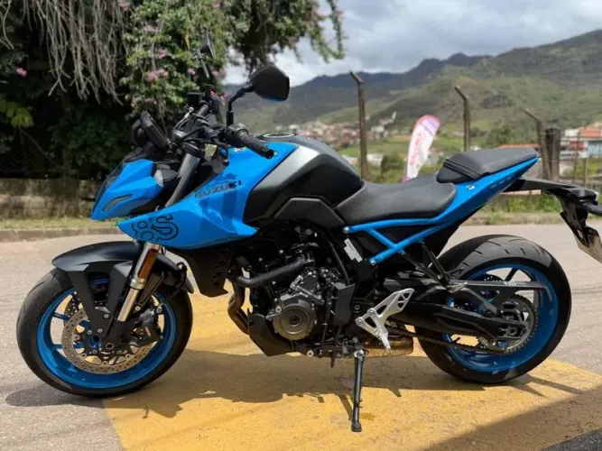 SUZUKI GSX-8S 2025