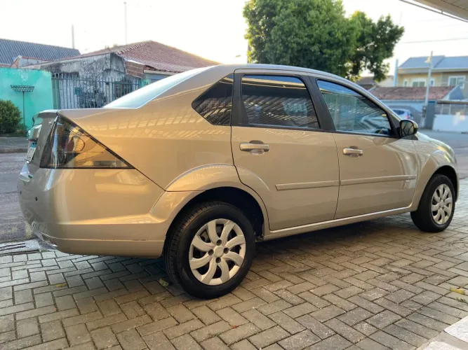 Ford Fiesta Sedan SE 1.6 8V Flex 4P 2014