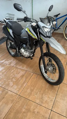 Bros 2026 moto muito nova emplacada semana passada pronta transferir?