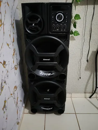 Caixa de som nova pesadão black; chama que dá negócio.
