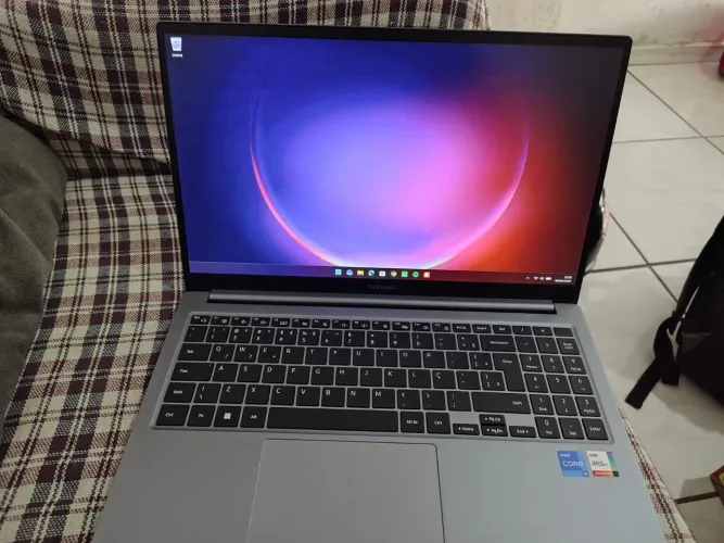 Vendo notebook Galaxy book 4 i5