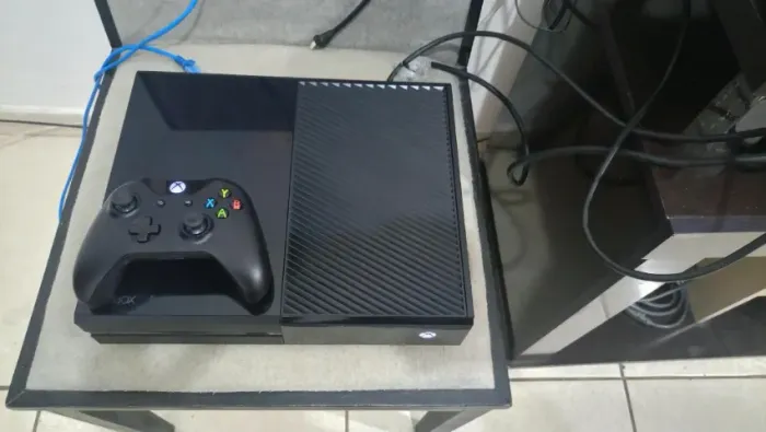 Xbox One Fat 500G + 1 Controle + 200 Jogos de brinde !!