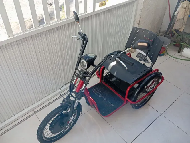 Triciclo elétrico