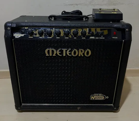 Amplificador de Guitarra Meteoro Nitrous 100 - 100W Bivolt