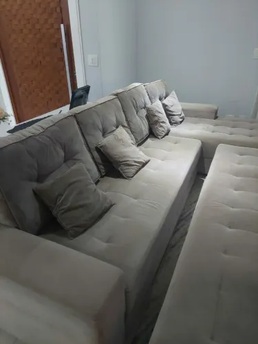 SOFÁ GRANDE COM CHAISE E PUFF