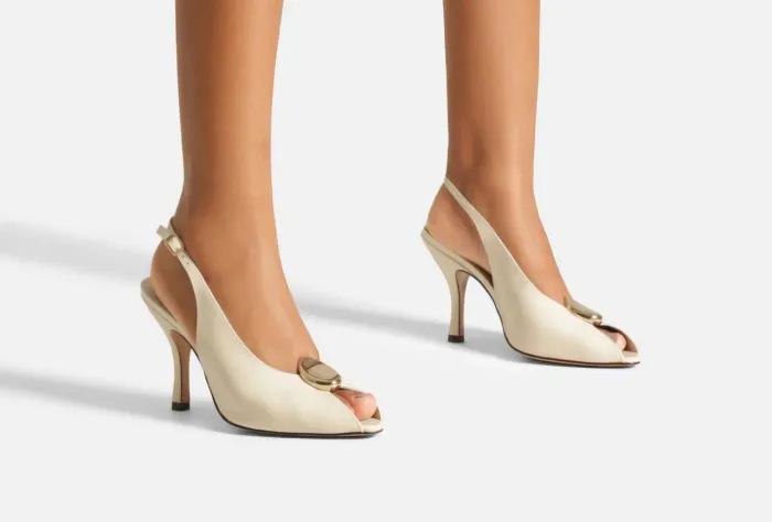 Scarpin Arezzo 34 Peep Toe Off-White Couro Salto Alto Slingback