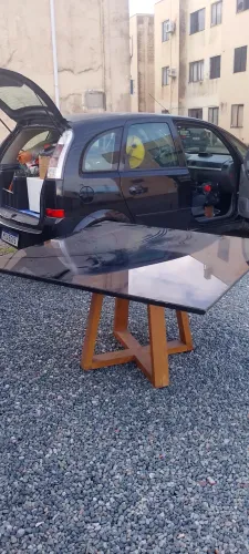Mesa laqueada