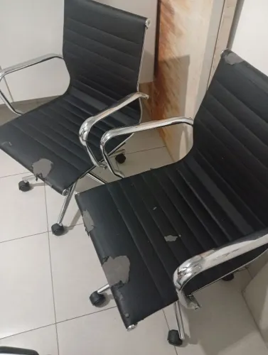 VENDO ESSAS 2 CADEIRA ?