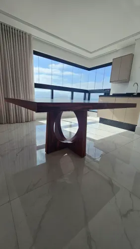 Mesa em madeira maracatiara maciça