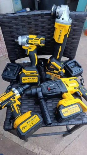 Kit 4 ferramentas elétricas com 4 baterias e 2 carregadores + maleta