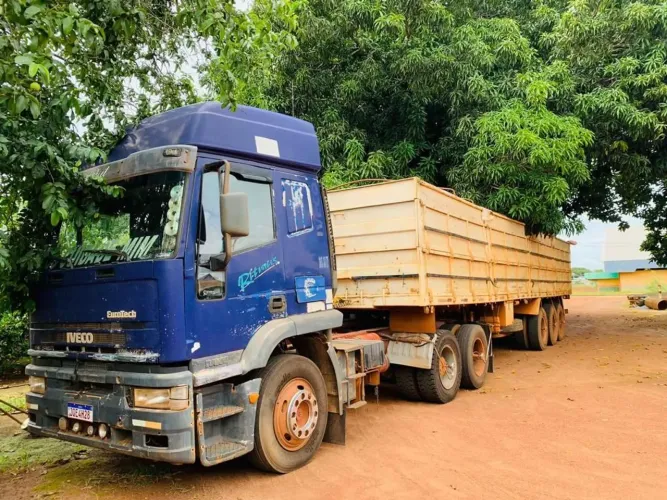 Vendo CAMINHAO E TRATOR aceito propostas