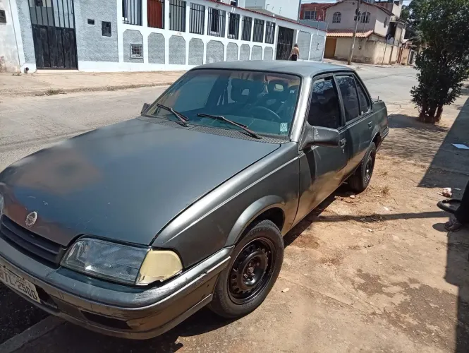 Chevrolet Monza GLS/ Hi-tech 2.0 EFI 2P E 4P 1995