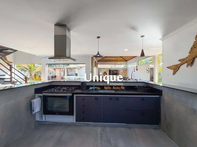 Casa independente a 20 metros da praia, à venda em Búzios por R$ 4.500.000,00