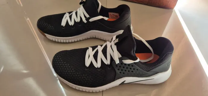 Tênis Nike Free Trainer V8 tam 43