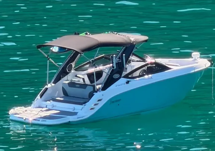 Lancha Focker 242 GTO 2026 - 35 horas popa estendida