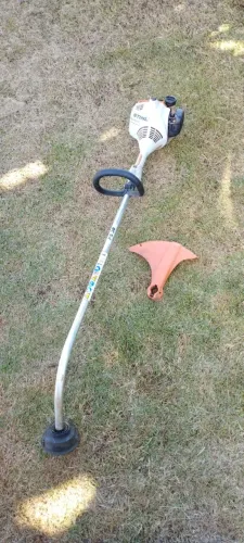 Máquina de cortar grama a gasolina 
