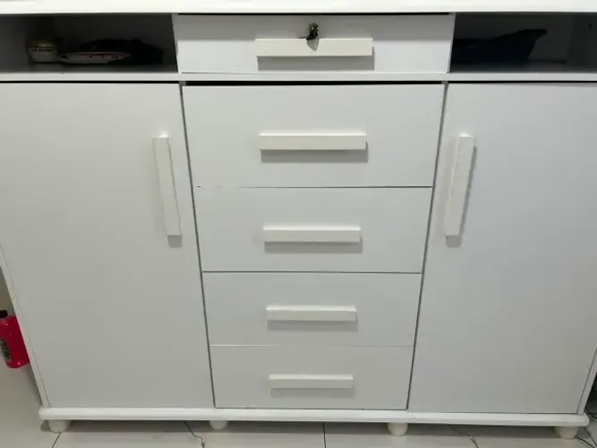 Cômoda/rack 2 portas e 4 gavetas