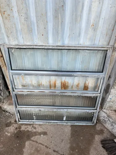 Basculante de alumínio