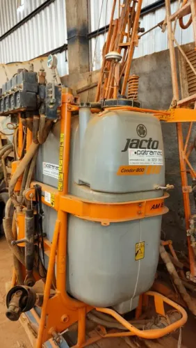 Pulverizador jacto 800 litros comando eletrônico com desligamento de sessão, 2018